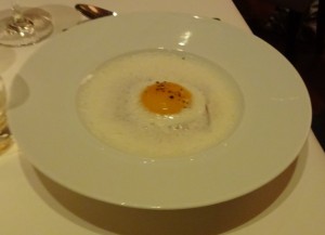 Truffled-Creamy-Parmesan-Grits-and-Sunny-Side-up-Country-Egg-900x650